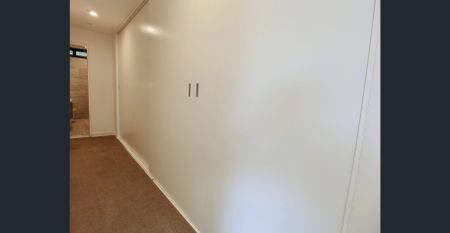 North-facing | Walk to Darling Harbour - Photo 2