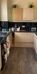 6 bedroom flat to rent - Photo 4