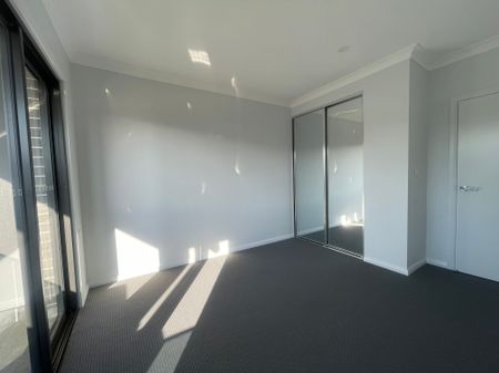 Brand New 5-Bedroom Duplex in Prime Location - Photo 5