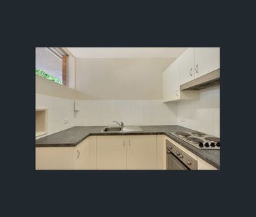 Unfurnished One-Bedroom Apartment - 6 Month Lease - Photo 3