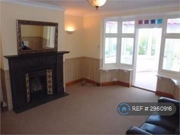 5 bedroom semi-detached house to rent - Photo 2