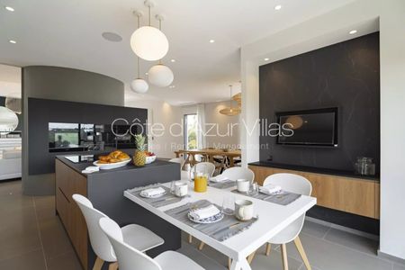 Tout savoir sur cette maison dans le quartier Sud, à Roquefort-les-Pins - Photo 5