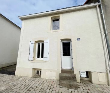 Location Maison 2 pièces 44m² LE MAY SUR EVRE 49122 - Photo 3