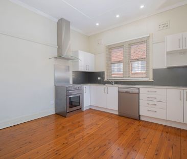 Oversized 2 Bedroom Apartment - Photo 3