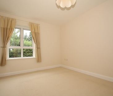 Heathside Crescent, Woking - Photo 1