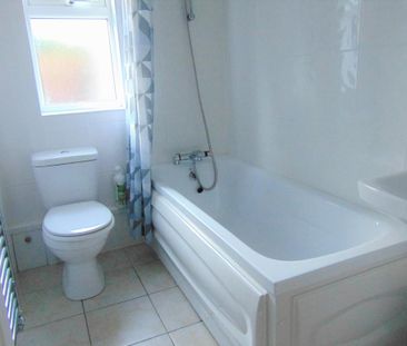 2 bedroom ground floor flat to rent - Photo 5