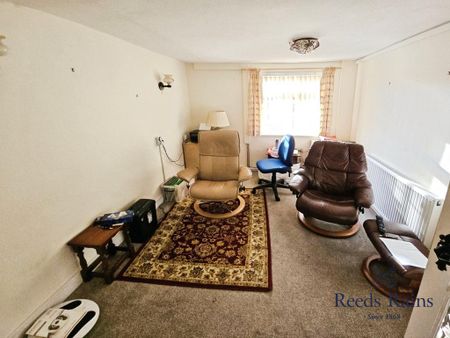 4 bedroom semi-detached house to rent - Photo 3