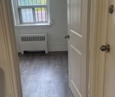 For Lease - 1528 Queen Street Unit# 1, Toronto, Ontario - Photo 2