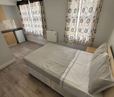 Studio Flat, Thackeray Avenue, N17 - Photo 2