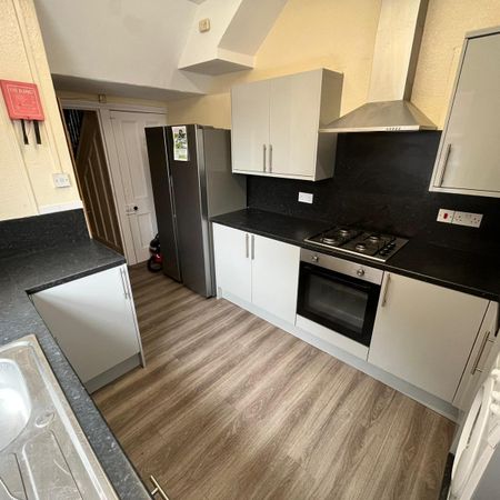 5 bedroom terraced house to rent - Photo 3
