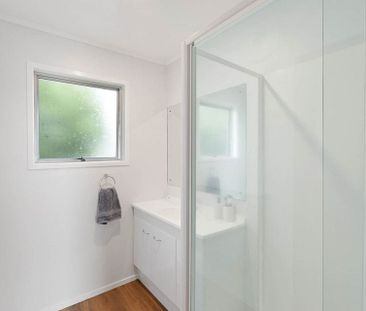 Spacious two bedroom modern flat in Browns Bay - Photo 3