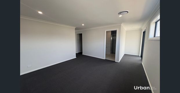 Brand New Large Five Bedroom Home in Caphilly Estate. - Photo 1