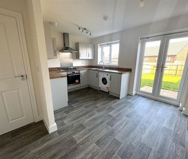 2 bedroom end of terrace house to rent - Photo 3