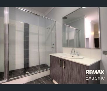 3x2 Close to Everything you Need! - Photo 4