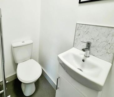 1 bedroom in a house share to rent - Photo 6