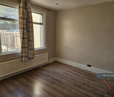 4 bedroom semi-detached house to rent - Photo 4