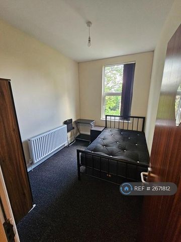 8 bedroom semi-detached house to rent - Photo 4