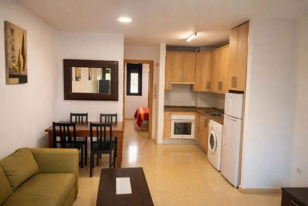 Alquiler de piso en Calle Guzmán el Bueno, 1 - Photo 1