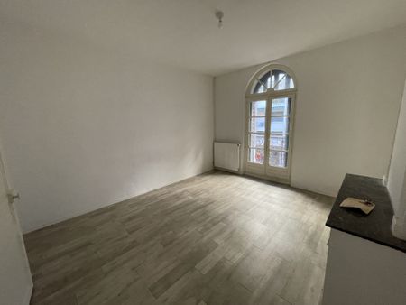 Location Appartement 3 pièces 73m² NIMES 30000 - Photo 2