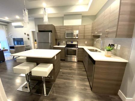 Edmonton Furnished Condo Rental in Whyte Ave/University - Modern Living in Old Strathcona! - Photo 2