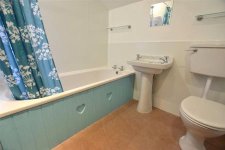 3 bedroom terraced house to rent - Photo 3