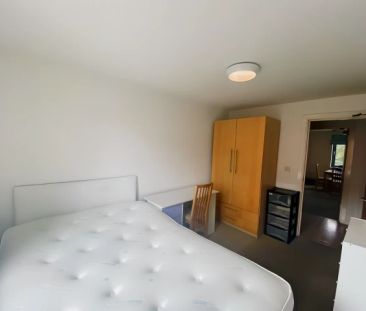 2 bedroom 2 bathroom - Photo 2