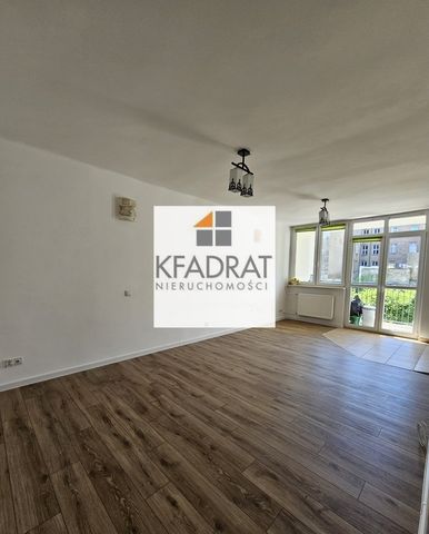 Trzy pokoje z balkonem widok na Katedrę ! - Photo 2