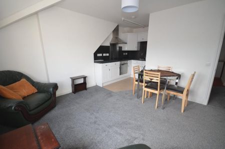 2 bedroom flat to rent - Photo 2