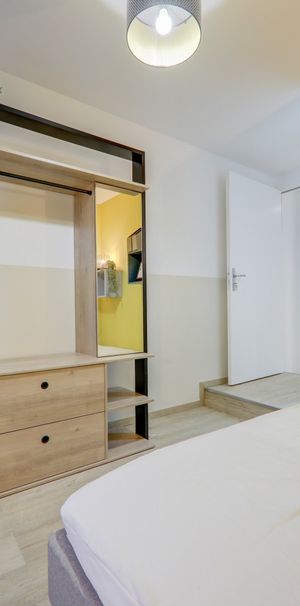 SAINT ROMAIN Roommate 4 Bedrooms at Lyon 8e - Photo 1