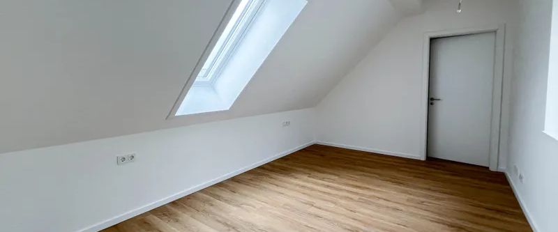 Neubau-Dachgeschosswohnungen mit Fahrstuhl - Photo 1