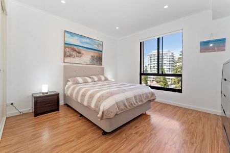 Stylish Marina Living – Furnished 1 Bedroom Apartment in Prime Glenelg Location - Photo 2