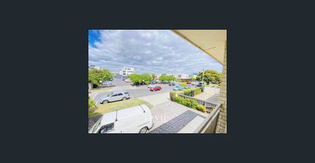 2/8 Kokaribb Rd, Carnegie, Vic 3163 - Photo 2