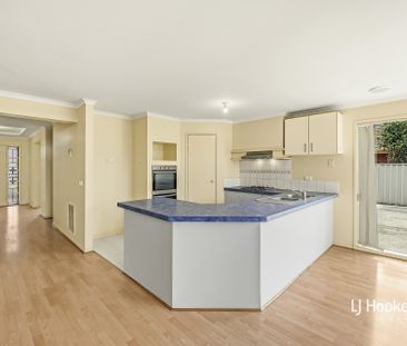 3 Bunya Close, Caroline Springs VIC, Belconnen - Photo 6