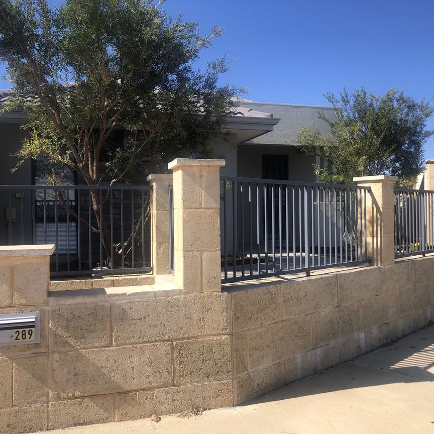 289 Pebble Beach Boulevard, Meadow Springs WA 6210 - House For Rent | Domain - Photo 1