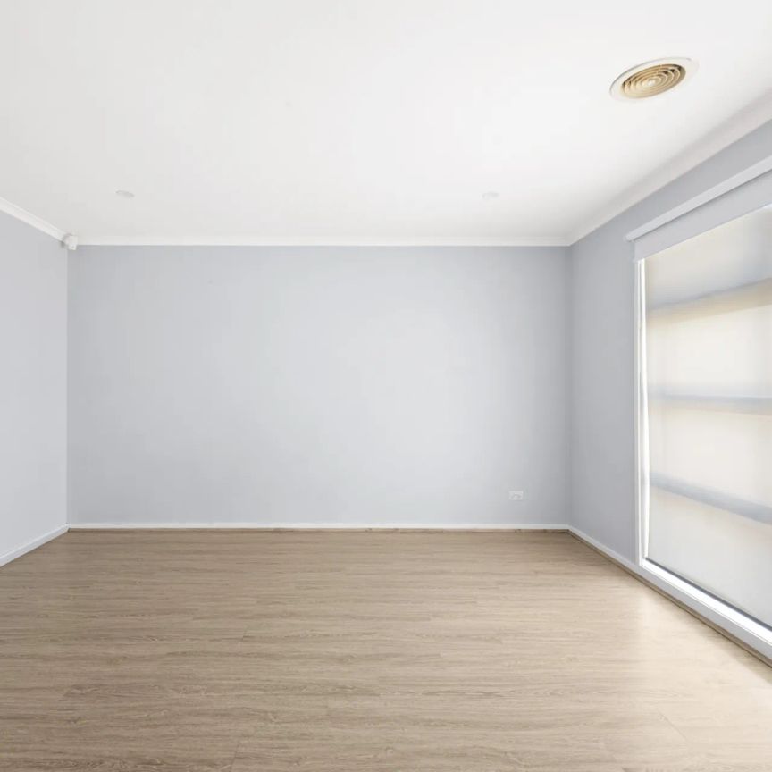 37 Fairhaven Boulevard, Melton West Spacious 4-Bedroom Family Home in Prime Location - Photo 1