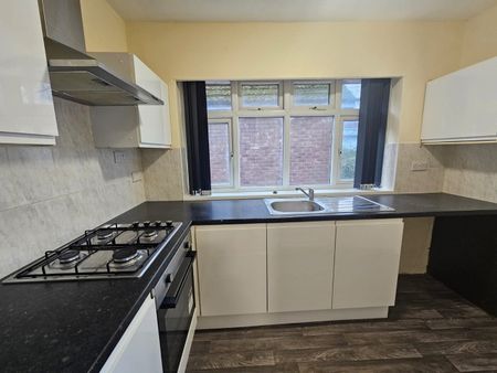 1 Bed Flat, Albert Avenue, M25 - Photo 2