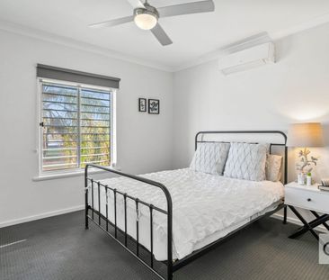 Open the Door to Stylish, Easy Living - Photo 3