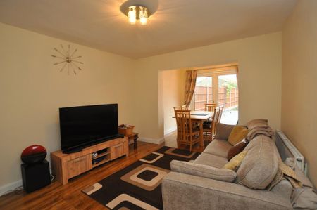 3 bedroom semi-detached house to rent - Photo 4