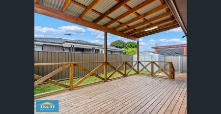 Beautiful 3 Bedroom Family Home. Quiet, convenient location. Air Conditioning. Large covered outdoor patio overlooking private backyard. - Photo 2