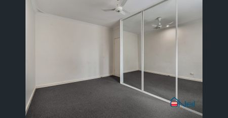 MADDINGTON - 3x1 - LARGE BLOCK & TIDY HOME - Photo 2