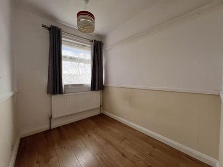 3 bedroom end of terrace house to rent - Photo 3