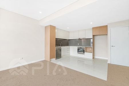 Modern 2 bedroom apartment close to amenities for lease - Photo 4