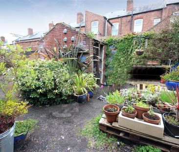 3 Bedroom House - Terraced To Let - Photo 2