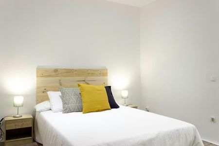 Carrer Gran de Gràcia, Barcelona, Catalonia 08012 - Photo 5