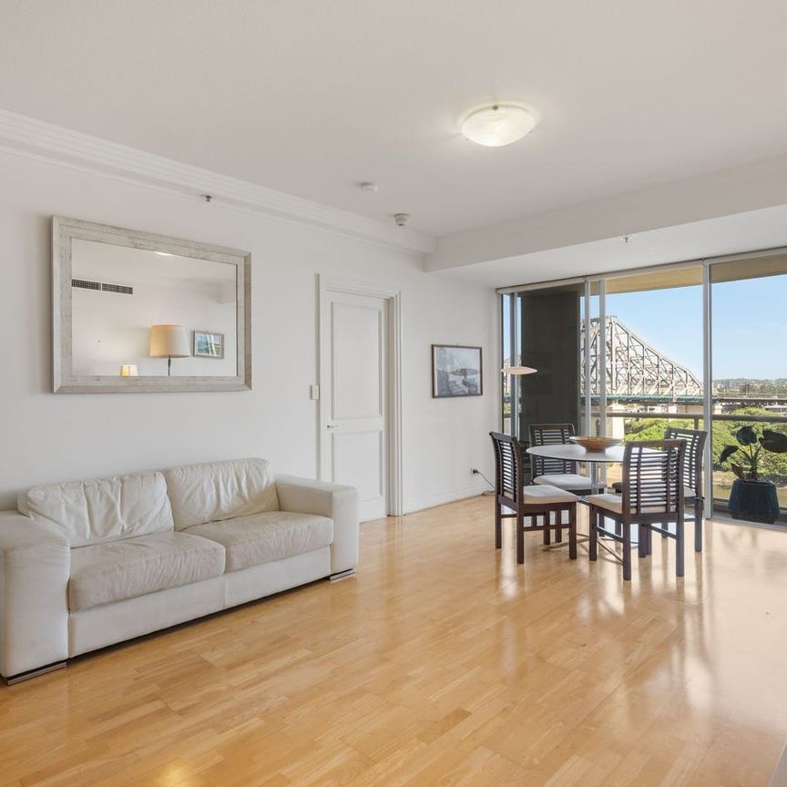 Fully Furnished - Luxury 2 Bedroom Unit with River View! - Photo 1