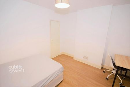 1 bedroom in a flat share to rent - Photo 5