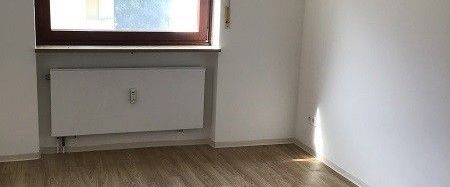 Renovierte 2-Zimmer-Stadtwohnung mit Balkon ab sofort frei - Photo 1