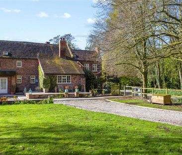 Charming listed cottage with lovely garden in picturesque Cheshire location. Gardening included. - Photo 4