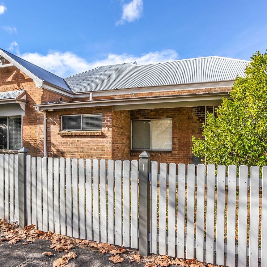 1/74 Sampson Street, Orange. - Photo 1