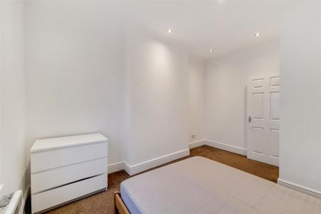 3 bedroom flat to rent - Photo 5